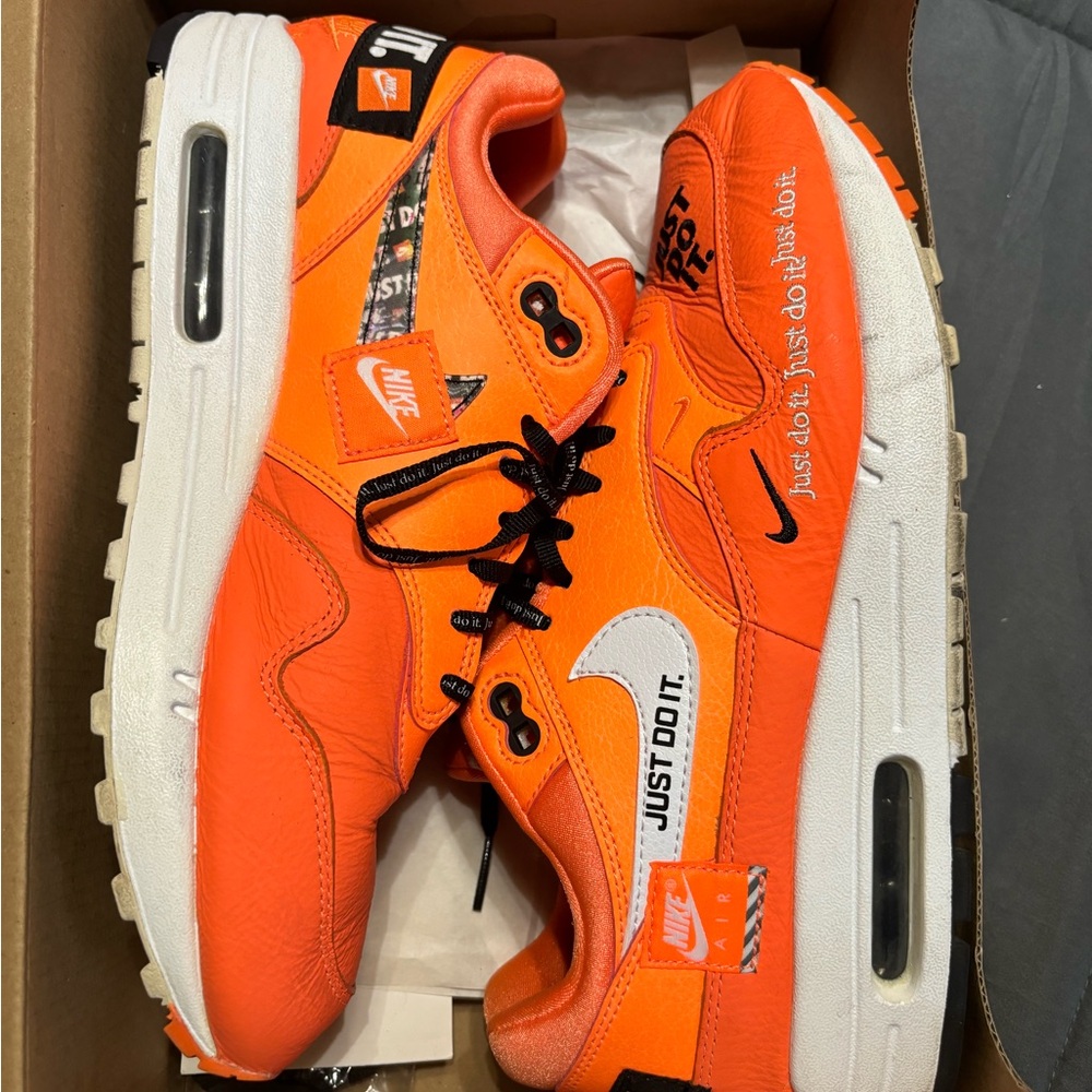 Nike women’s air max one LX size 9.5